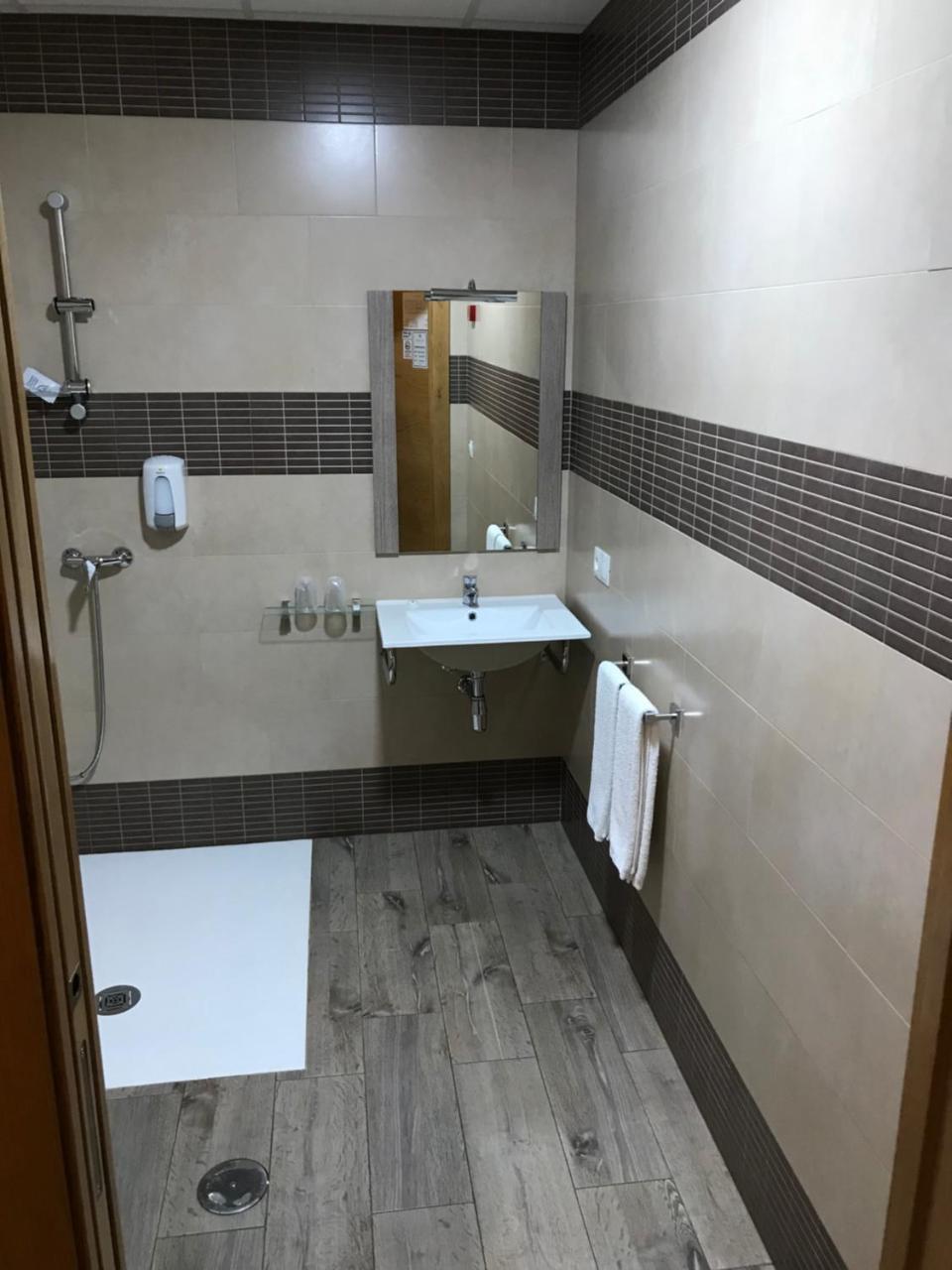 Hostal Los Encinares Villanueva de Córdoba Esterno foto